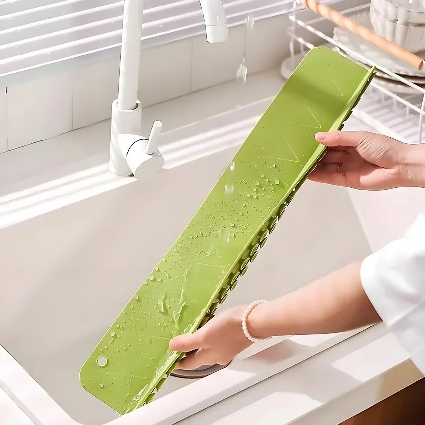 Kitchen Sink Splash Guard – Silicone Faucet Mat for Countertop Protection & Water Drainage